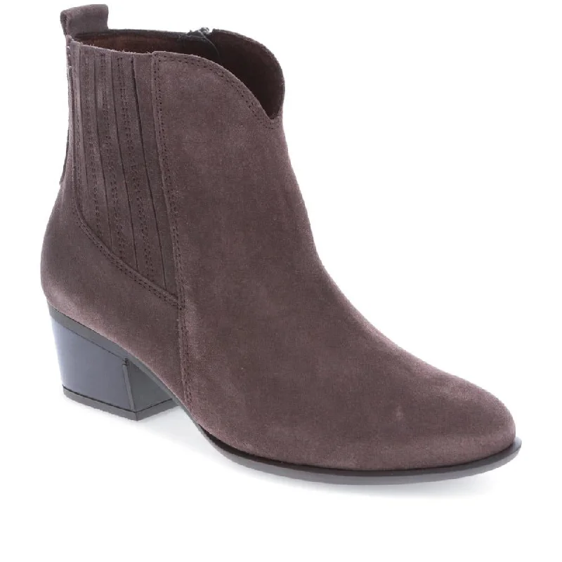 women's ankle boots with studsLeather Ankle Boots - GAB40511 / 325 885