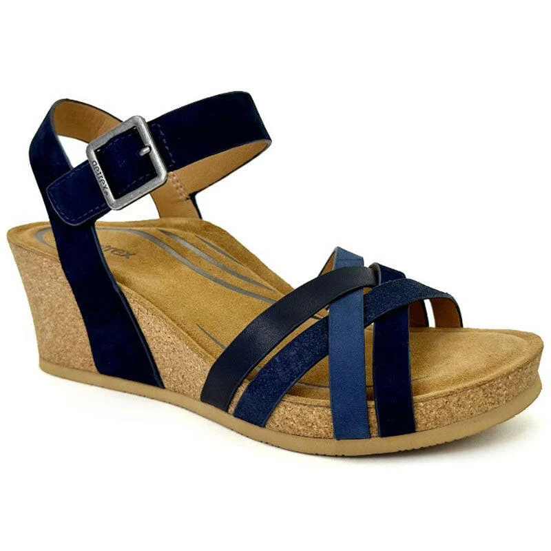 Anti - Slip Women's Sandals with a Grooved Sole in Green for Outdoor AdventuresAetrex Noelle - Navy