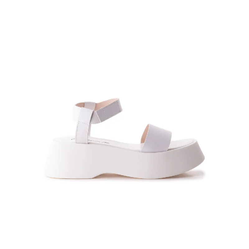 Women's Flat Slide Sandals with a Memory Foam Insole in White for All - Day ComfortAguo White Leather
