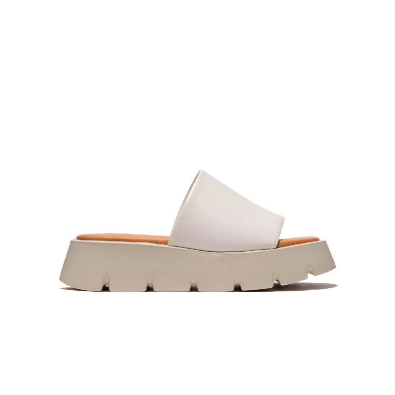 Women's Flat Slide Sandals with a Memory Foam Insole in White for All - Day ComfortBaco White Leather