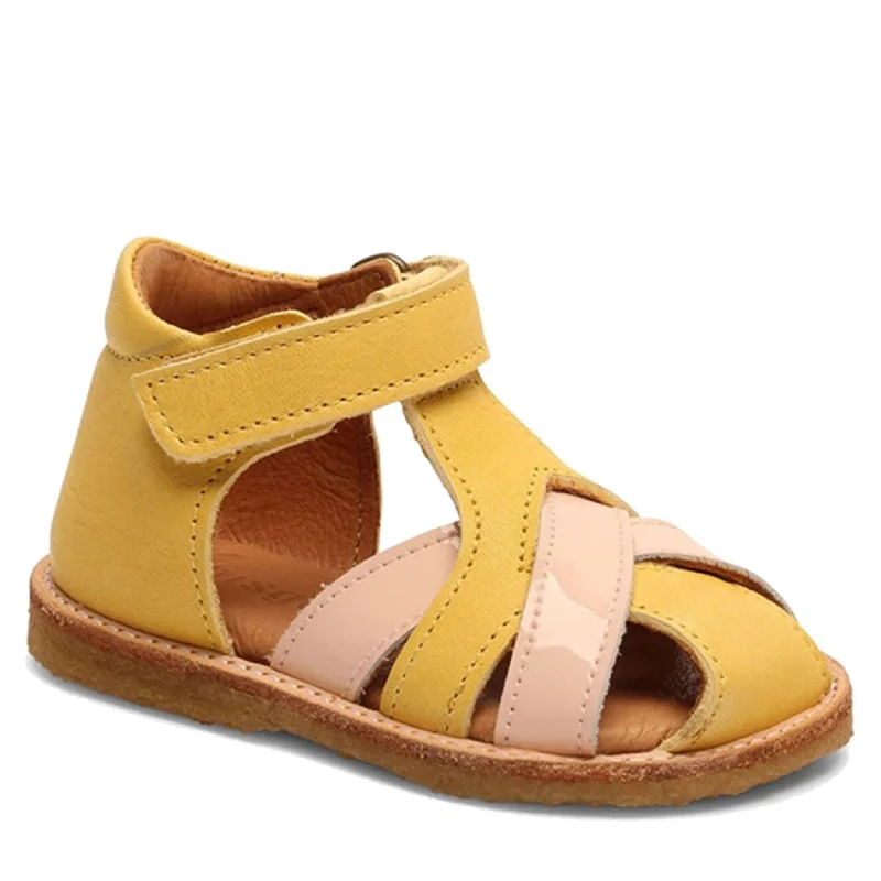 Women's Flat Slide Sandals with a Memory Foam Insole in White for All - Day ComfortBisgaard Alva Sandal Lemon