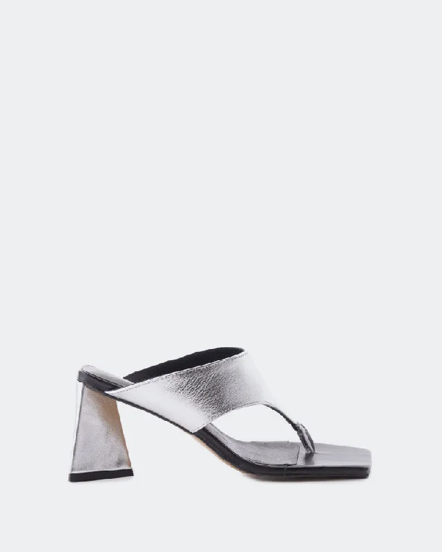Shock - Absorbing Women's Sandals with a Soft Insole in Black for Active LifestylesBulevar Silver Metal