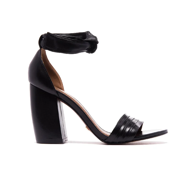 Women's Strappy Gladiator Sandals with Buckle Closures in Tan for a Boho LookByblos Black Leather