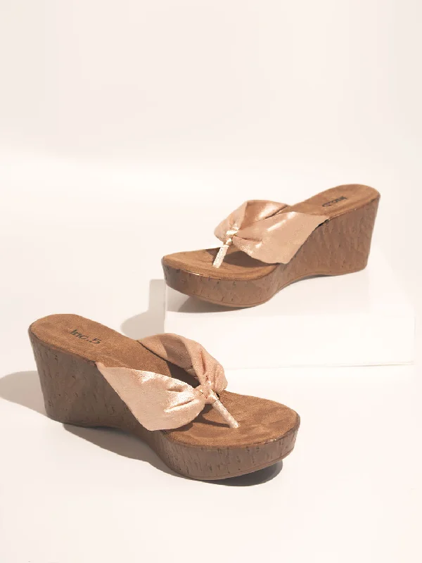 Adjustable Strap Women's Sandals with a Padded Heel in Pink for a Custom FitWomen Rose gold Textured Wedge Sandals