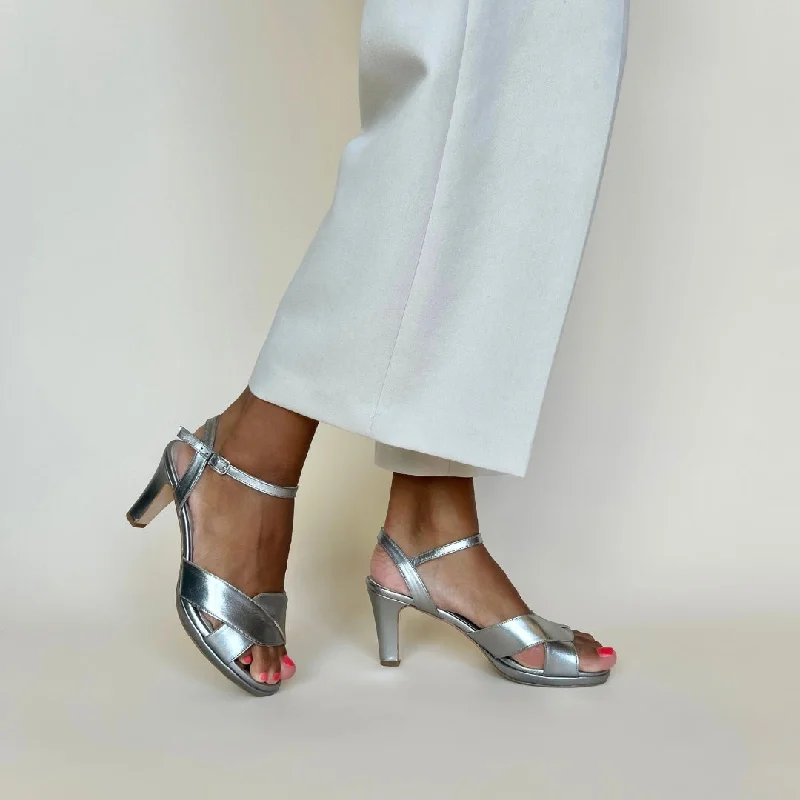 Orthopedic Women's Sandals with Arch Support in Gray for Foot HealthIsabella - Extra-Wide Fit Sandal - Silver Metallic Leather Orthopedic Women's Sandals with Arch Support in Gray for Foot HealthIsabella - Extra-Wide Fit Sandal - Silver Metallic Leather