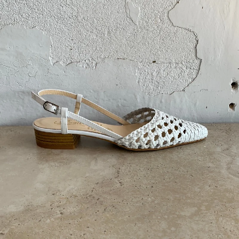 Sustainable Women's Recycled Material Sandals in Beige for Eco - Conscious ShoppersQuait 21548 Blanco