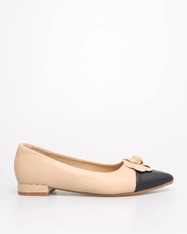 Sustainable Women's Recycled Material Sandals in Beige for Eco - Conscious ShoppersTomaz YX183 Ladies Flower Bow Flats (Beige/Black)
