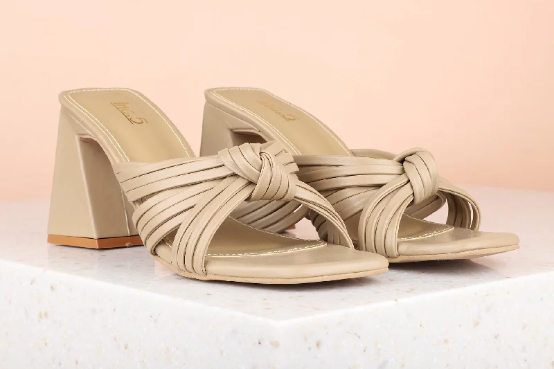 Women's Sandals with a Floral - Printed Upper in Pink for a Feminine Spring LookWomen Beige Textured Block Sandals