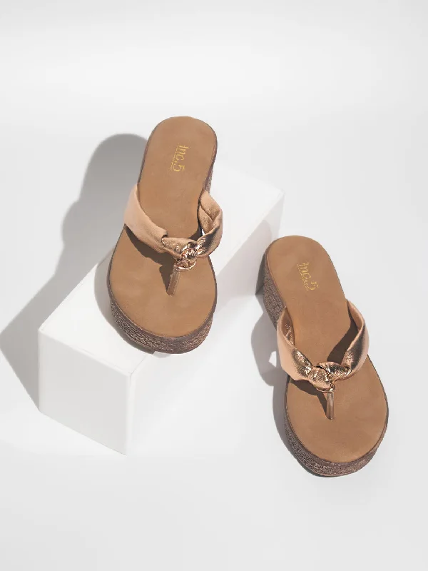 Women's Strappy Gladiator Sandals with Buckle Closures in Tan for a Boho LookWomen Rose Gold Solid Wedge Sandals