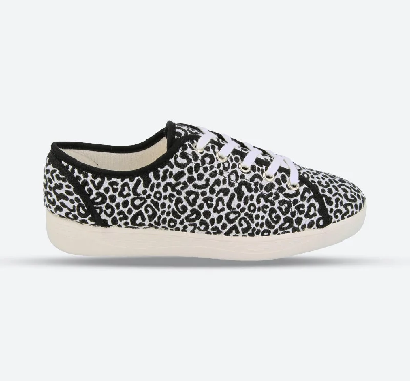 Women's canvas shoes with a tassel - trimmed lacesWomens Wide Fit DB Kentucky Canvas Shoes Women's canvas shoes with a tassel - trimmed lacesWomens Wide Fit DB Kentucky Canvas Shoes