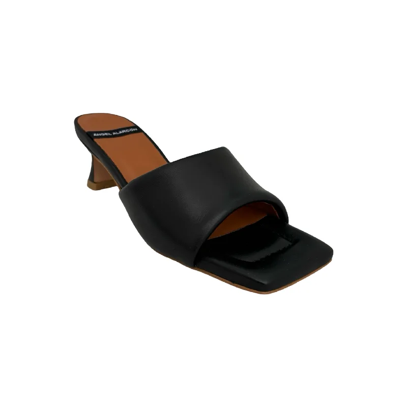Women's Strappy Gladiator Sandals with Buckle Closures in Tan for a Boho Look Women's Strappy Gladiator Sandals with Buckle Closures in Tan for a Boho Look Women's Ankle - Strap Sandals with a Block Heel in Red for a Sophisticated Style24079 Kansas Black Mule Women's Strappy Gladiator Sandals with Buckle Closures in Tan for a Boho Look Women's Strappy Gladiator Sandals with Buckle Closures in Tan for a Boho Look Women's Ankle - Strap Sandals with a Block Heel in Red for a Sophisticated Style24079 Kansas Black Mule